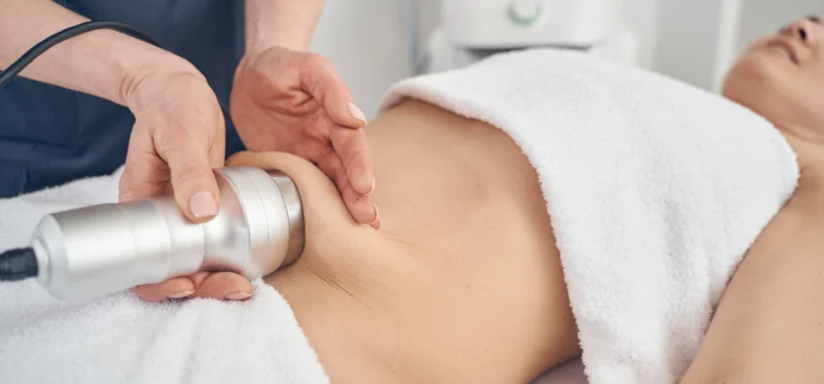 Client receiving ultrasonic cavitation treatment in a professional body contouring clinic.